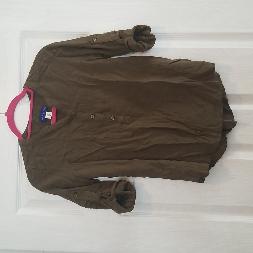 Small green 3 qtr sleeve button up blouse